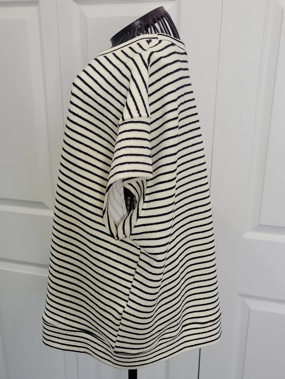 Stile Collection Striped Short Sleeve Knit Top Black & Cream Size Small - Picture 3 of 9
